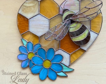 Handcrafted stained glass honeycomb suncatcher with daisies and bee, unique window or wall hanging, nature gift idea, apiary home decor