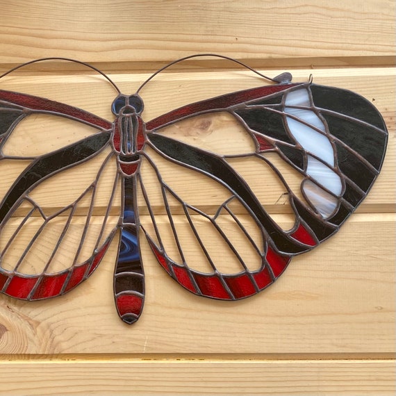 蝶 - 黒と赤のステンドグラス製ガラスの蝶 - Etsy 日本
