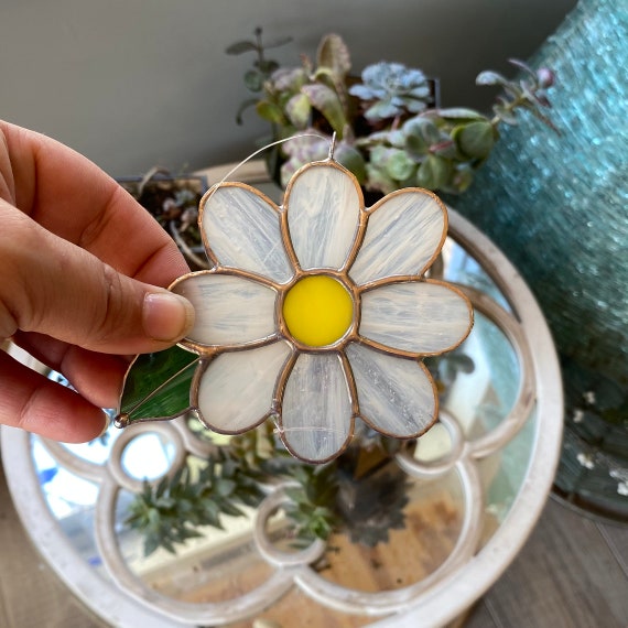 Stained Glass Daisy Flower Suncatcher or Wall Mount. 