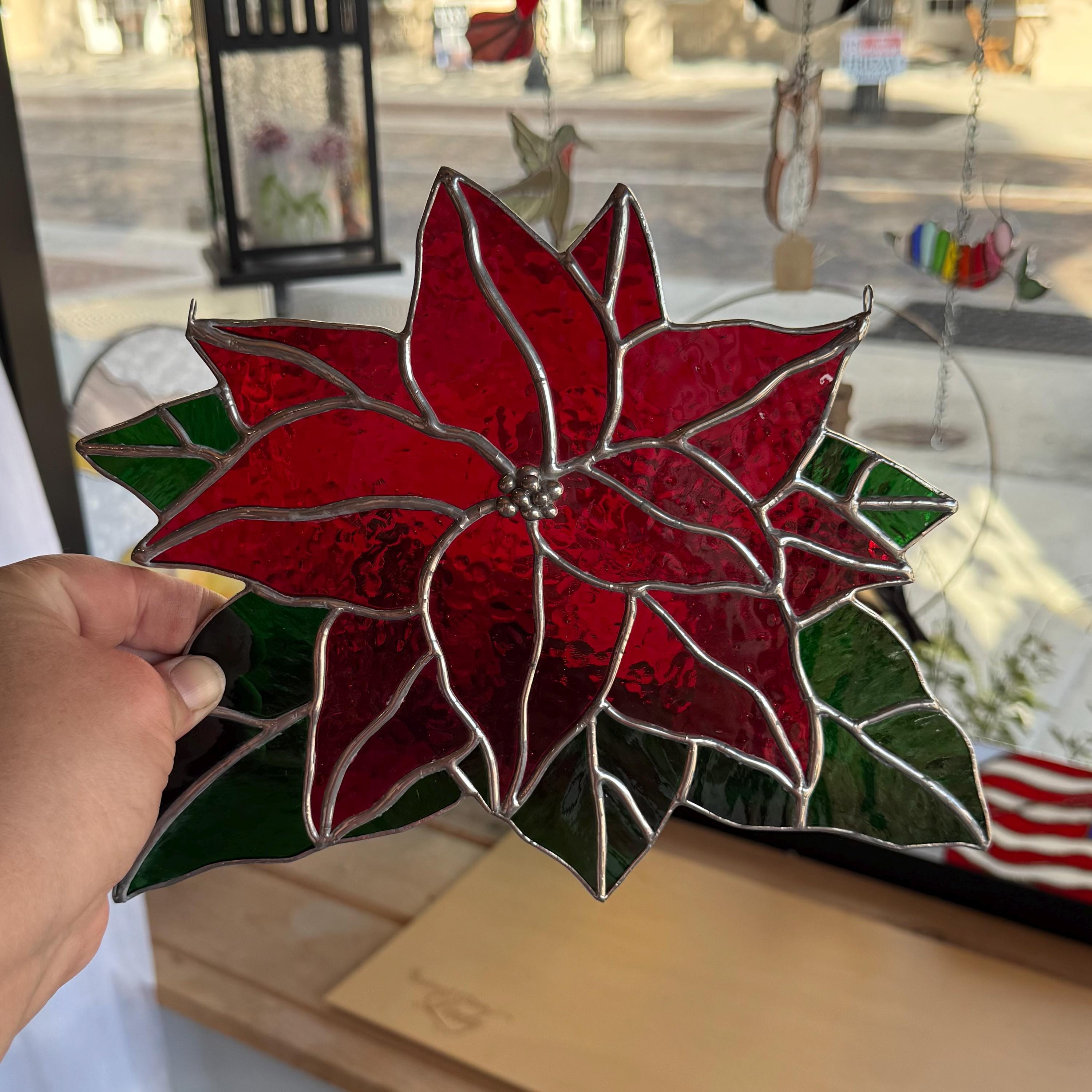 赤い大聖堂の手作りステンドグラスのクリスマスポインセチアサン