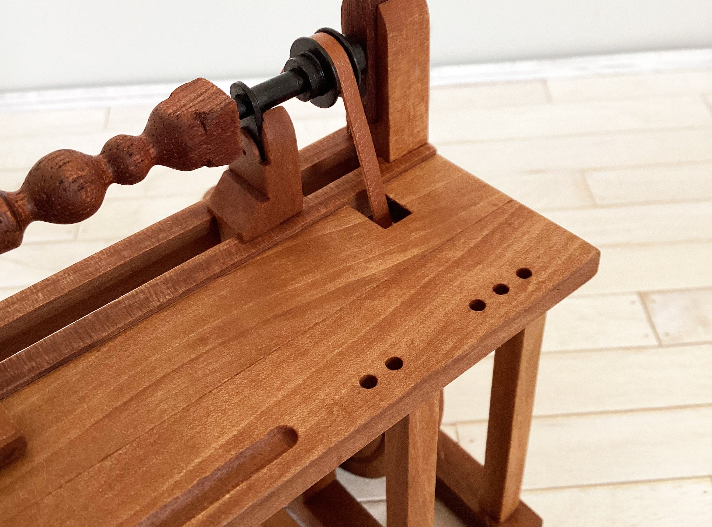 Portable Midi Wood Lathe / Mini tour à bois transportable  Atelier du  Bricoleur (menuiserie)…..…… Woodworking Hobbyist's Workshop