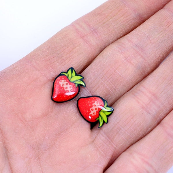 Boucles d'oreilles puces fraises, acier inoxydable et résine