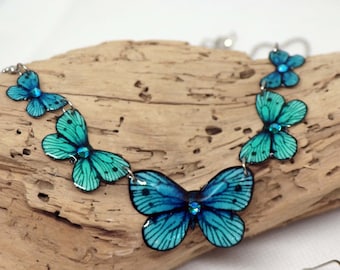 Collier papillons de couleur turquoise et bleue