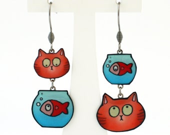 Boucles d'oreilles humoristiques dépareillées, chat roux et poisson rouge, chats drôles