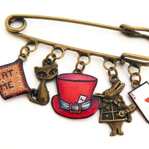 Broche épingle Alice au pays des merveilles