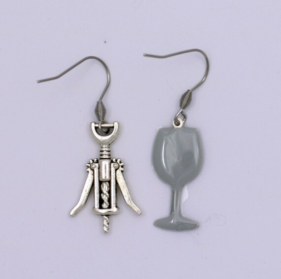 desiguales vaso pequeño de vino tinto y - España