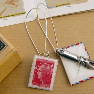 Pendientes largos sello postal y sobre