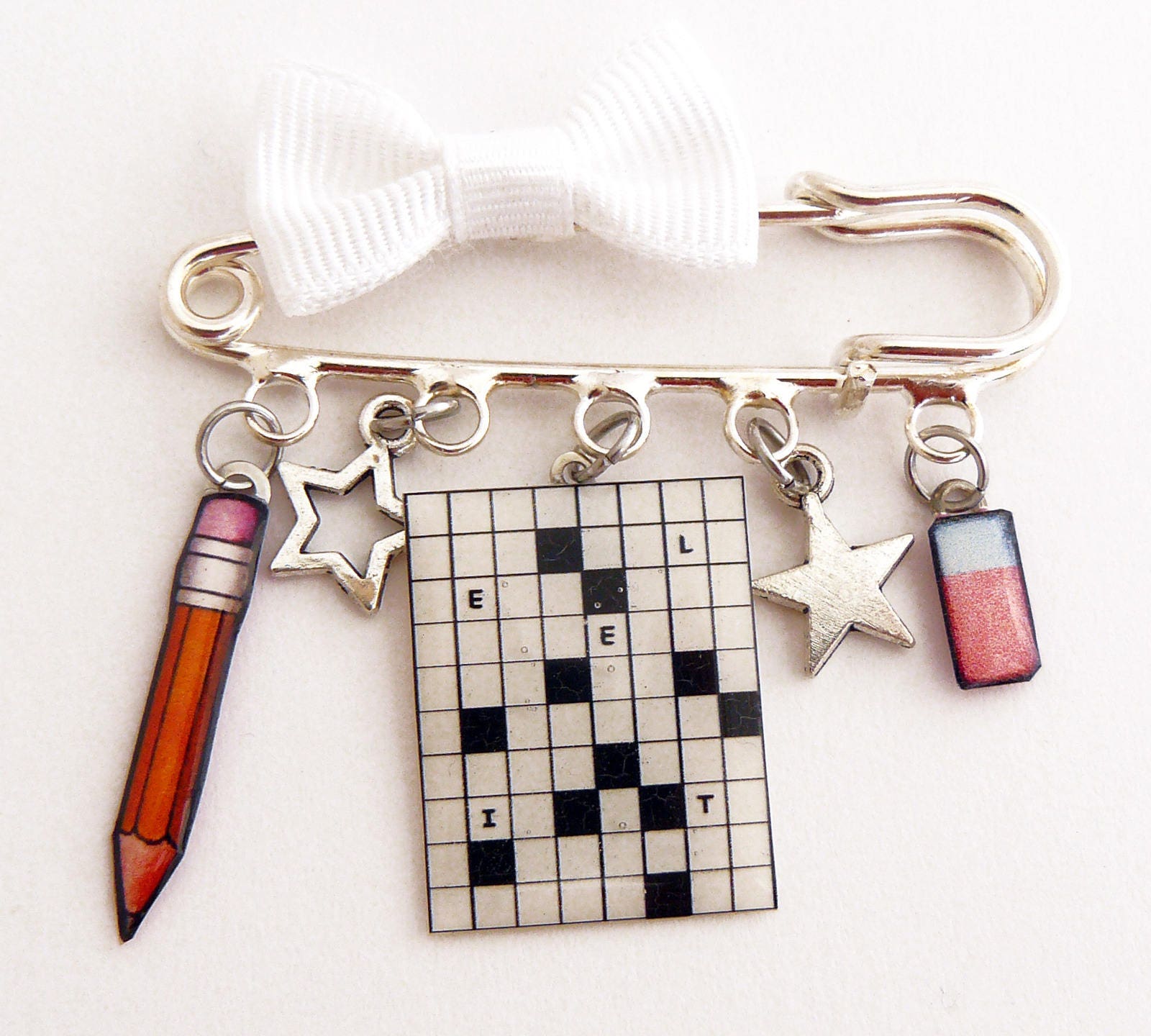 Brooch "live crossword puzzles"