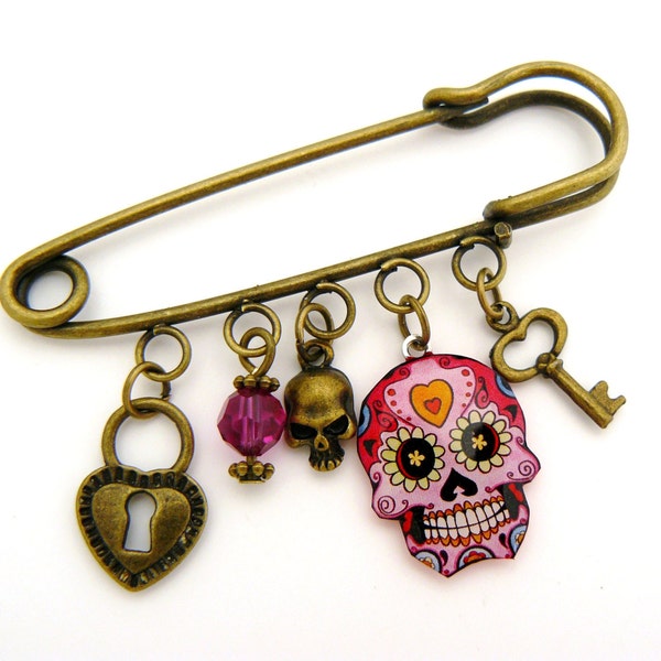 Broche épingle, tête de mort mexicaine rose, breloque skull métal bronze, clé et cadenas, perle swarovski rose