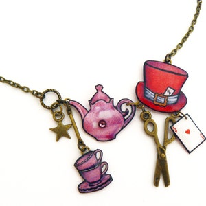 Collier Alice au pays des merveilles, chapeau, théière, tasse, carte, ciseaux, étoile, chaîne métal bronze, collier réglable