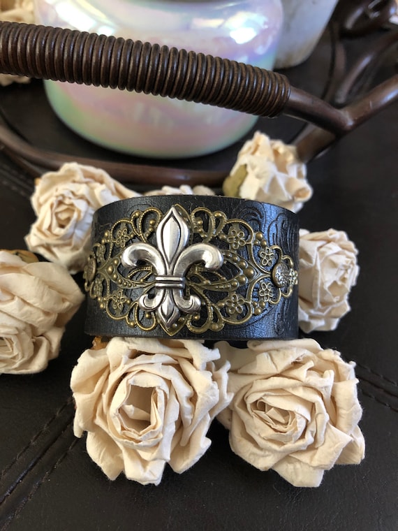 Fleur De Lis Bracelet Fleur De Lis Jewelry Fleur De Lis Gift Leather Bracelet Chunky Bracelet Leather Cuff Bracelet Fleur De Lis Etsy Canada