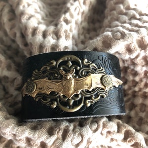 Bat bracelet leather cuff, bat gift, bat jewelry, gothic gift, Halloween, gothic cuff, leather bracelet, gothic bracelet, chunky bracelet image 7