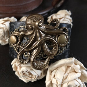 Octopus leather cuff bracelet, Renaissance faire, cosplay, steampunk cuff, the kraken, Cthulhu,octopus jewelry, steampunk jewelry