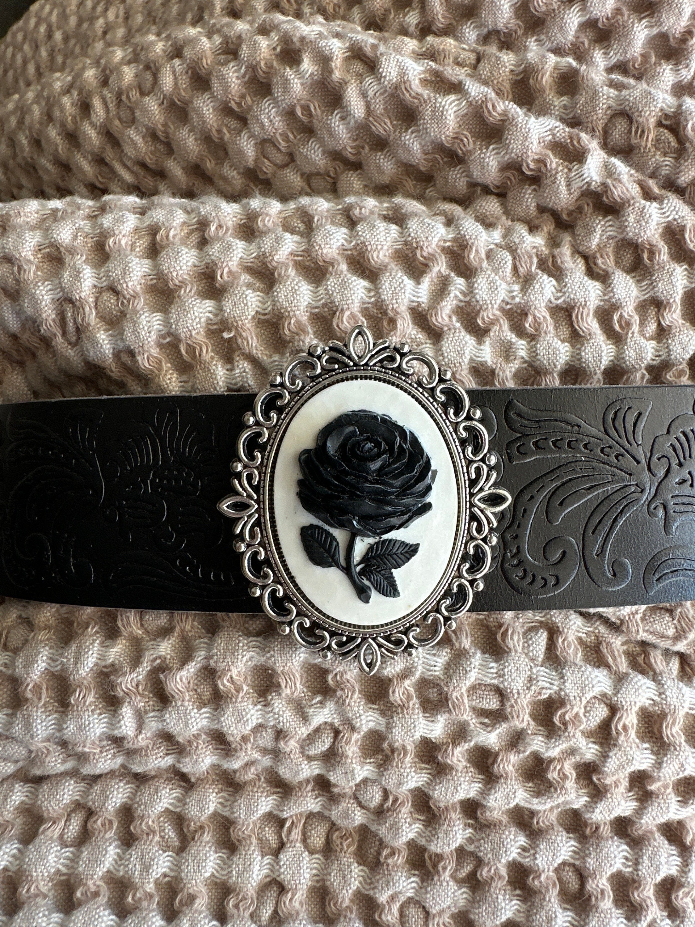 Elegant Black Leather Cameo Bracelet 20315.jpg?format=pjpg&auto=  main image 4