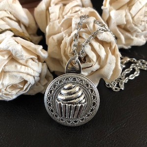 cupcake locket, cupcake gifts, cupcake necklace, family photo locket, four photo locket,multiple locket, photo locket, keepsake jewelry