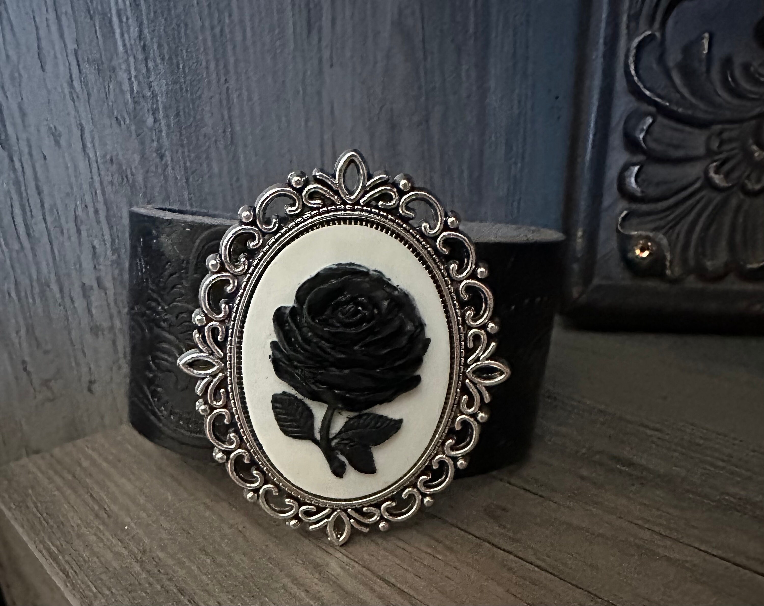 Elegant Black Leather Cameo Bracelet 20315.jpg?format=pjpg&auto=  main image 3