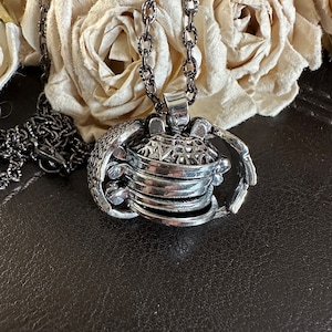 Locket for multiple photos, four photo locket, wings locket, Family photo locket, keepsake jewelry, locket with wings, five photo locket,