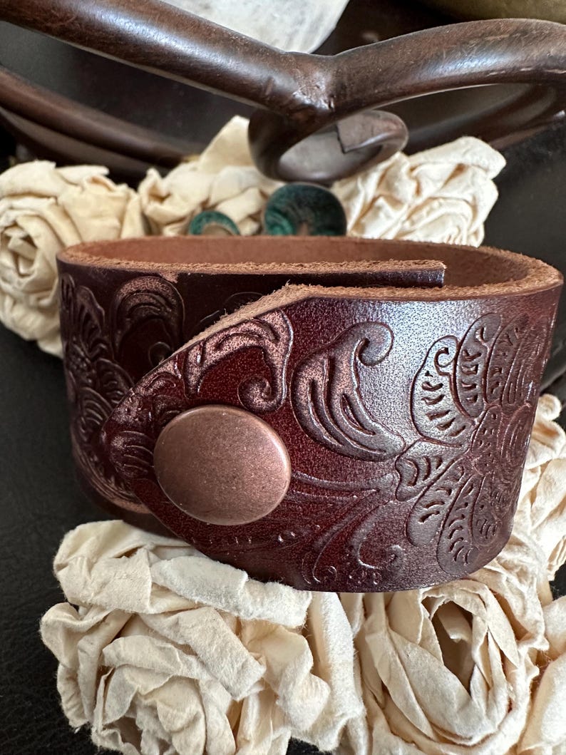 Octopus leather cuff bracelet, Renaissance faire, cosplay, steampunk cuff, the kraken, Cthulhu,octopus jewelry, steampunk jewelry image 8