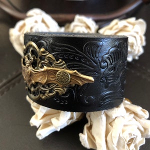Bat bracelet leather cuff, bat gift, bat jewelry, gothic gift, Halloween, gothic cuff, leather bracelet, gothic bracelet, chunky bracelet image 3