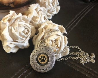 In memory of dog locket, dog lover gift, pet memorial locket,pet lover locket,in memory of pet,pet loss gifts,pet memorial jewelry,dog lover