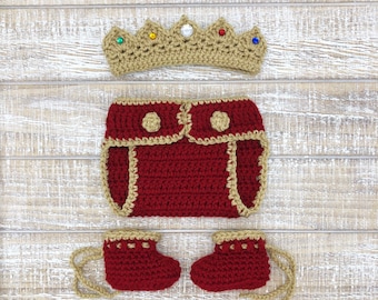 Conjunto de crochet para príncipe recién nacido: corona, cubrepañal y patucos