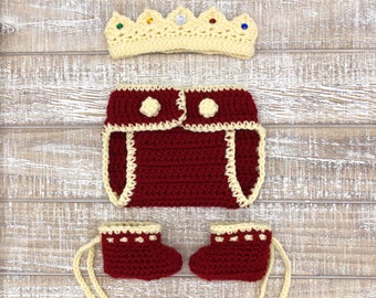 Conjunto de crochet para príncipe recién nacido: corona, cubrepañal y patucos