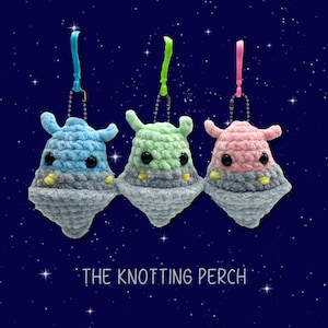 Crochet Alien Space Invader Keychain, Bag Charm, Alien Plushie, Space Theme, UFO Keychain, Cute Plush Charm