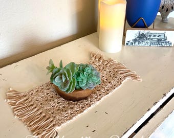 Runner dettagliato per tavolino da caffè/comodino, tovaglietta decorativa, centrino fatto a mano, uncinetto, arredamento boho, cottagecore