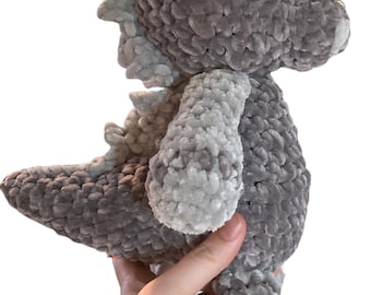 Peluche de dragón o dinosaurio bebé hecho a mano – Amigurumi suave para bebés y niños – Dragón de ganchillo unisex