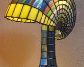 Abat-jour Nautilus avec piédestal lumineux Instructions et modèle PDF