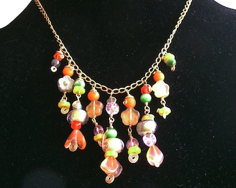 Collana pendente in vetro ceco vintage: gioielli primaverili dicroici