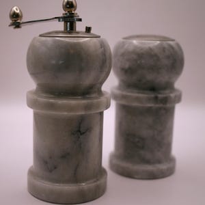 GORGEOUS Grey Marble Salt & Pepper Grinder Set in EXCELLENT CONDITION, Highly Collectible Vintage Kitchen! Grinder Measures ~ 2.25 x 5&quot;