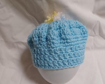 Gorro azul con pelusa en la parte superior tejido a crochet para un tamaño de cabeza de 16 pulgadas alrededor de la frente para niño