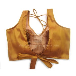 Goldene rückenfreie Knopf Krawatte Saree Bluse: Ärmelloses Designer Party Wear Top für Frauen