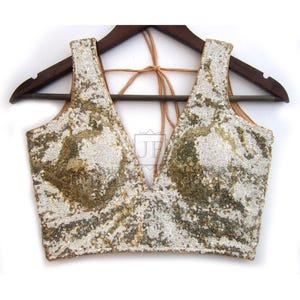Bluzka z dekoltem w serek i cekinami na imprezę w stylu sari: Sabyasachi Readymade Designer Sari Top zdjęcie 1