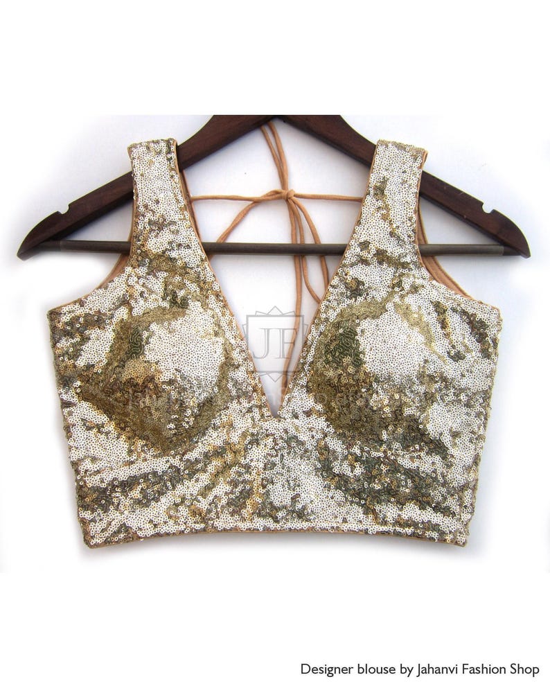 Bluzka z dekoltem w serek i cekinami na imprezę w stylu sari: Sabyasachi Readymade Designer Sari Top zdjęcie 1