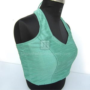 Chemisier sari de créateur dos nu : dos ouvert, coupe princesse haut de taille personnalisée