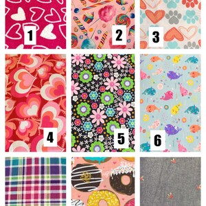 K&ouml;nnte beinhalten: Neun verschiedene Stoffmuster mit den Nummern 1 bis 9. Die Muster zeigen verschiedene Designs, darunter Herzen, S&uuml;&szlig;igkeiten, Blumen, Donuts und Narwale.