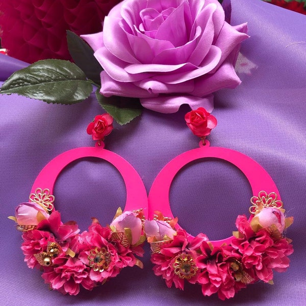 Earrings hoop flowers.