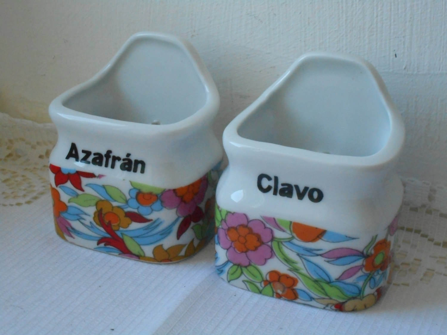 Paire de Porte-Épices Espagnols Vintage en Porcelaine Guillen