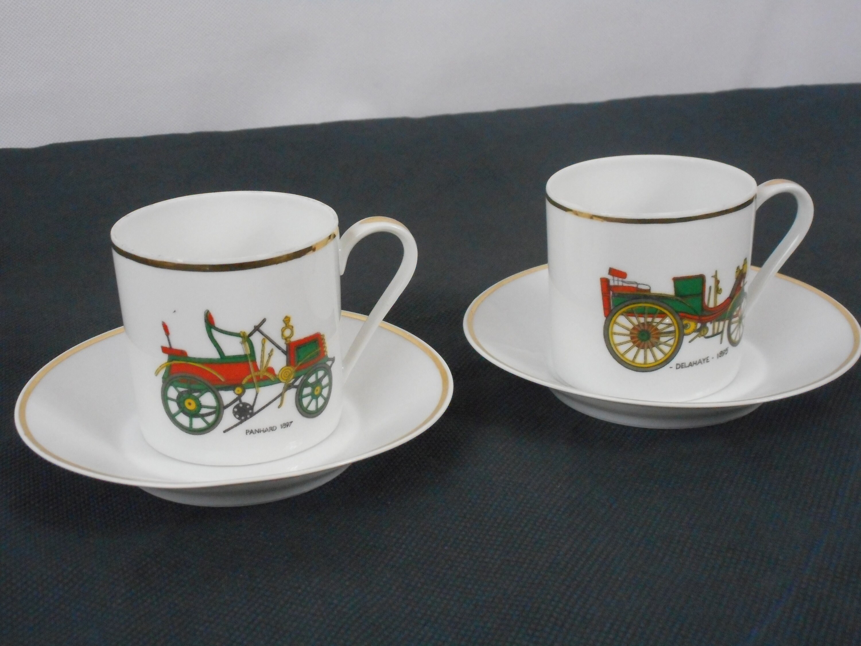 Paire de Superbes Tasses et Soucoupes Décoratives en Porcelaine Limoges Vintage