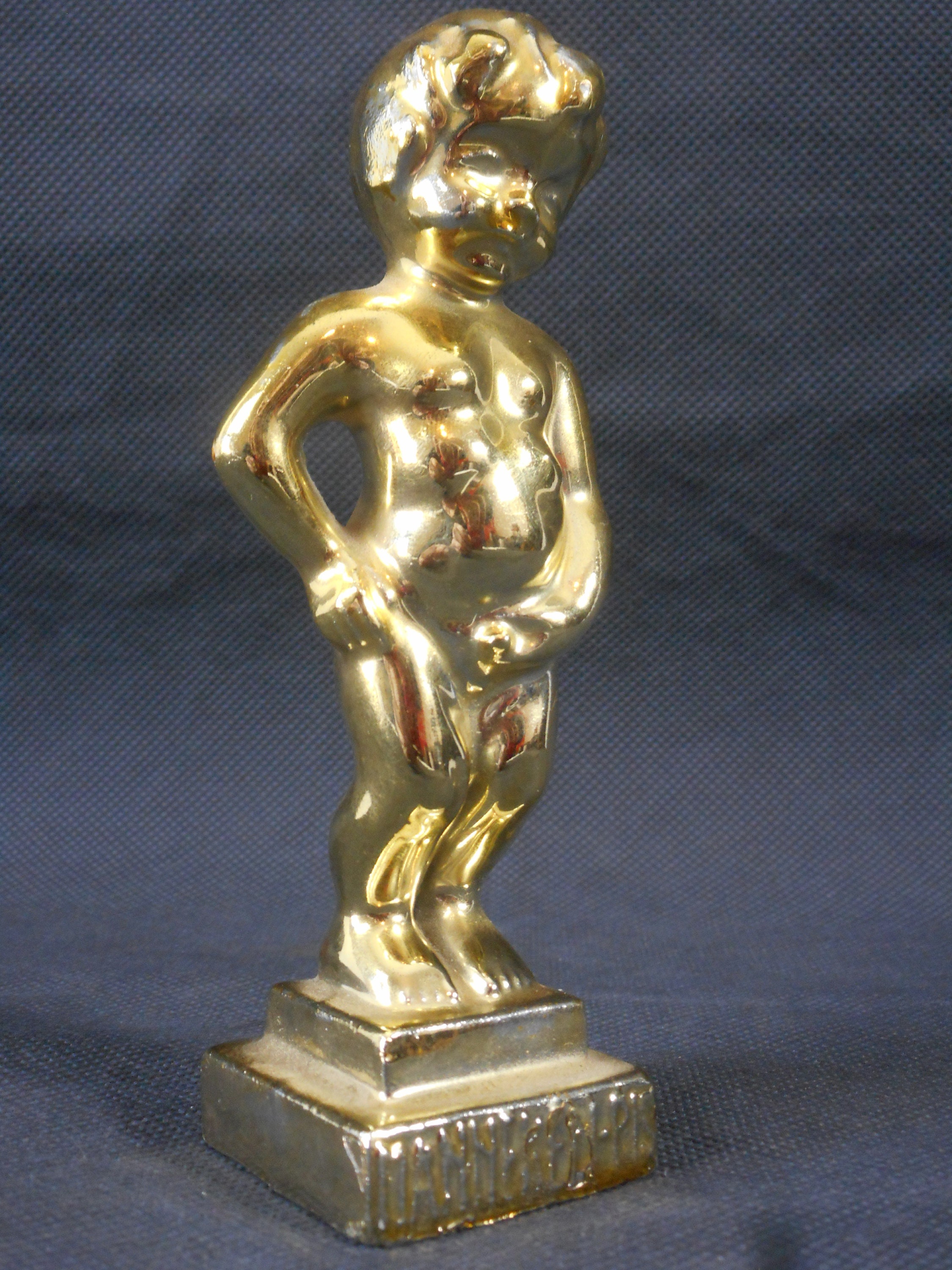 Superbe Vintage Petite Figurine/Ornement Décoratif en Porcelaine de Couleur Or