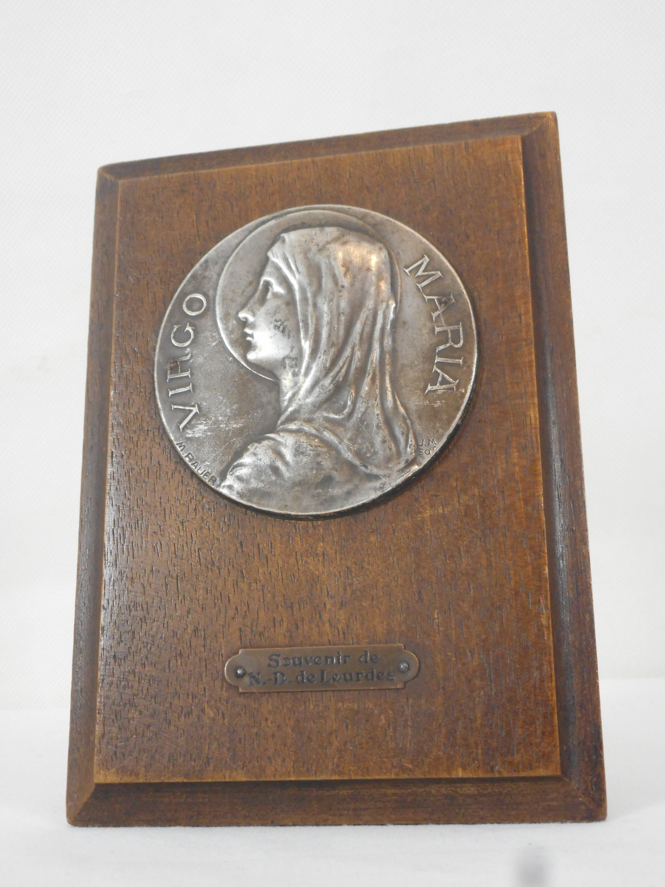 Vintage Français Bois Autoportant et Métal Plaqué Argent Signé Plaque Religieuse de Lourdes/Photo