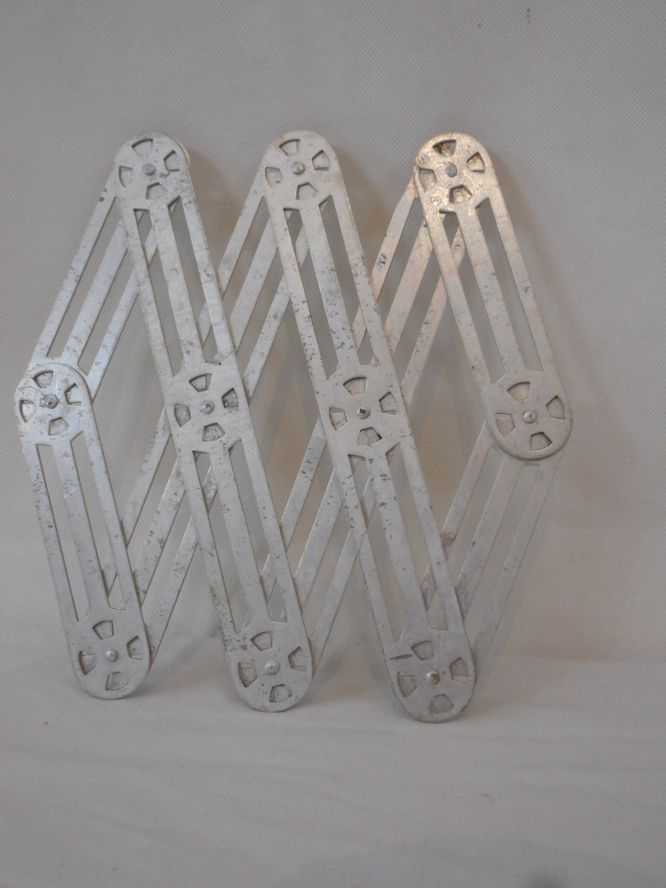 Vintage Français en Forme Rétractable Support Trivet Aluminium/Support de Casserole
