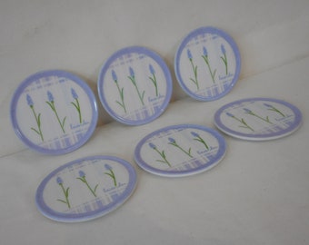 set of 6 vintage round shaped plastic drink coasters / Drink Mats / tableware