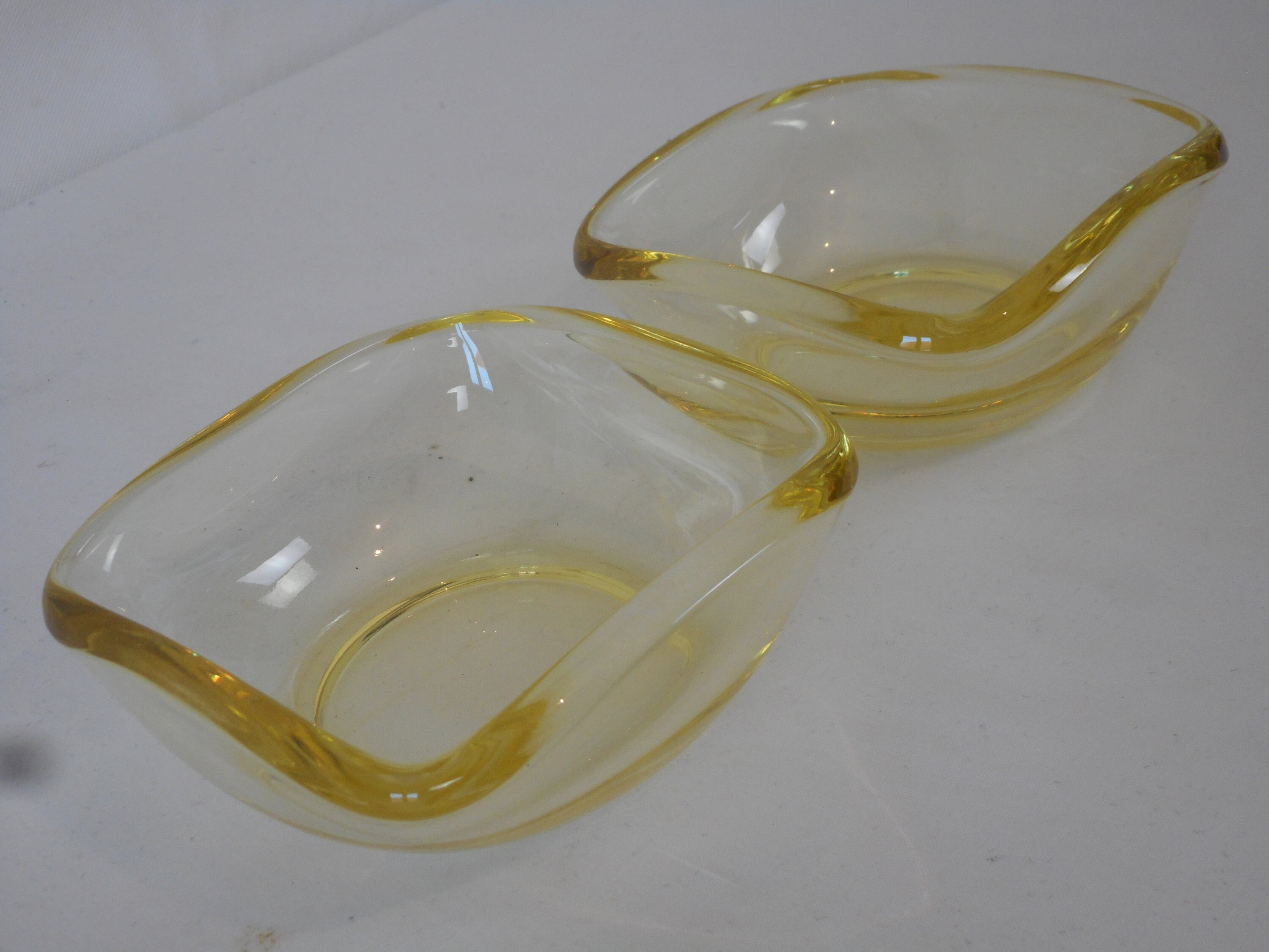 Paire de Vintage Français Rétro Petits Bols en Verre Jaune/Grignote Des Plats Bibelots