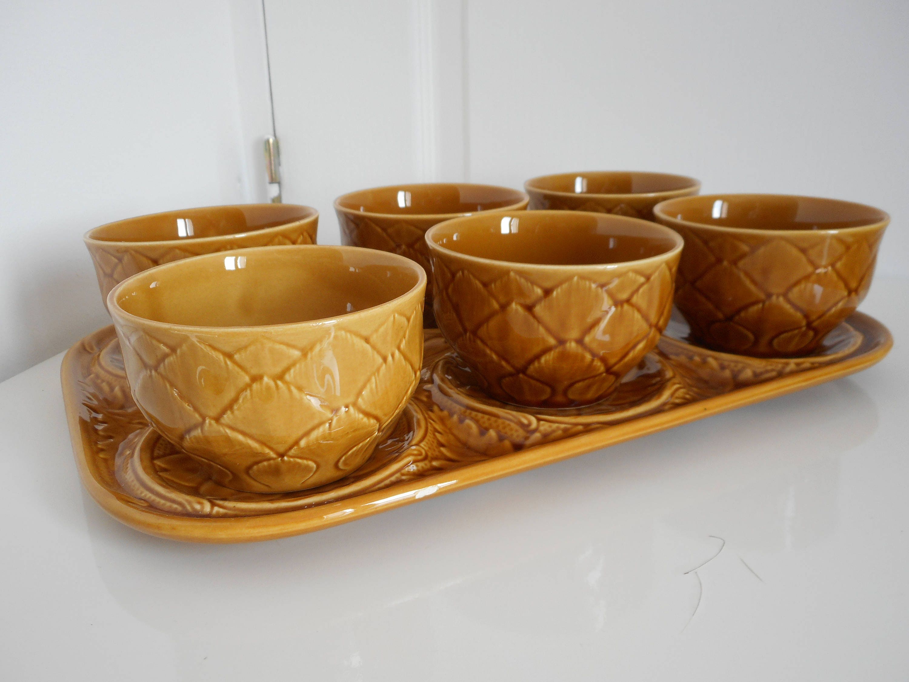 Ensemble de Six Superbes Bols en Majolique Vintage Français Gien et Plateau Assorti