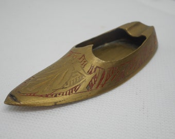 stunning vintage Indian decorative brass shoe shaped ashtray