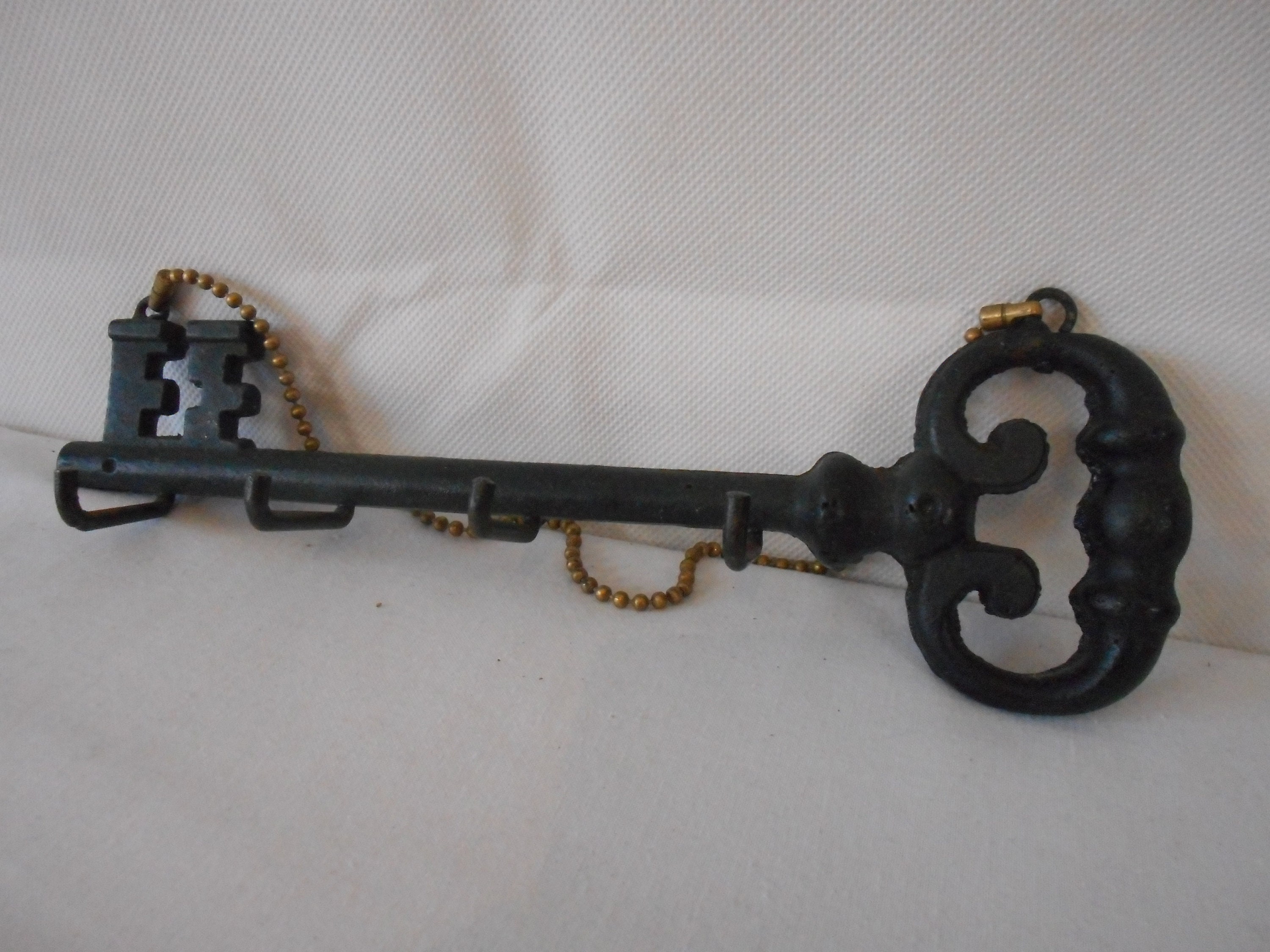 Cintre à Clé Mural Vintage Français en Métal Moulé Conçu Comme Une Clé