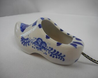 stunning vintage ceramic shoe shaped ornament / trinket